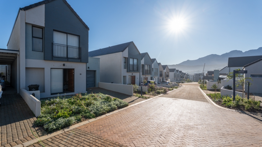 To Let 3 Bedroom Property for Rent in Newinbosch Western Cape